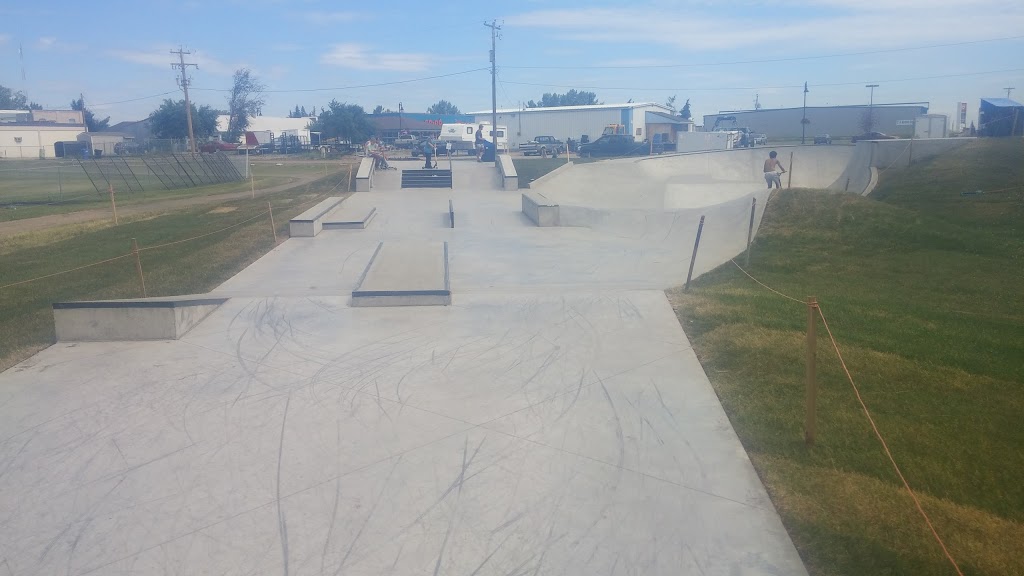 Carstairs Skateboard Park | 1005-1201 Gough Rd, Carstairs, AB T0M 0N0, Canada