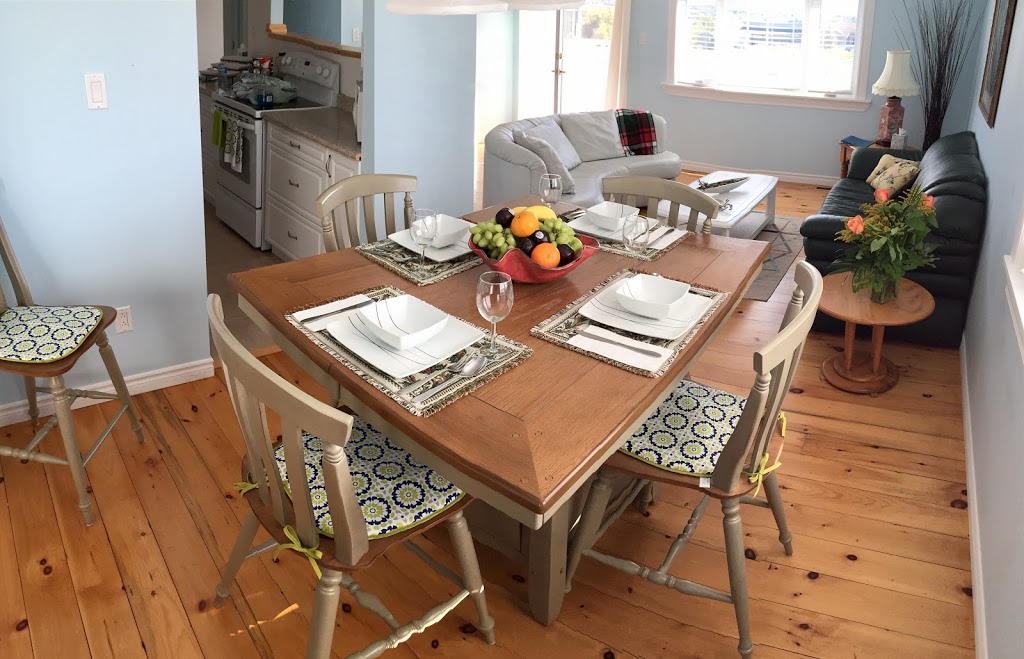 The Blue Birdies Nest | 16 Birdie Dr, Fenelon Falls, ON K0M 1N0, Canada | Phone: (416) 720-9503