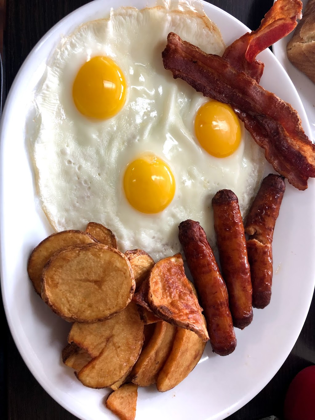 Welland Cafe | 506 E Main St, Welland, ON L3B 3X9, Canada | Phone: (905) 788-2233