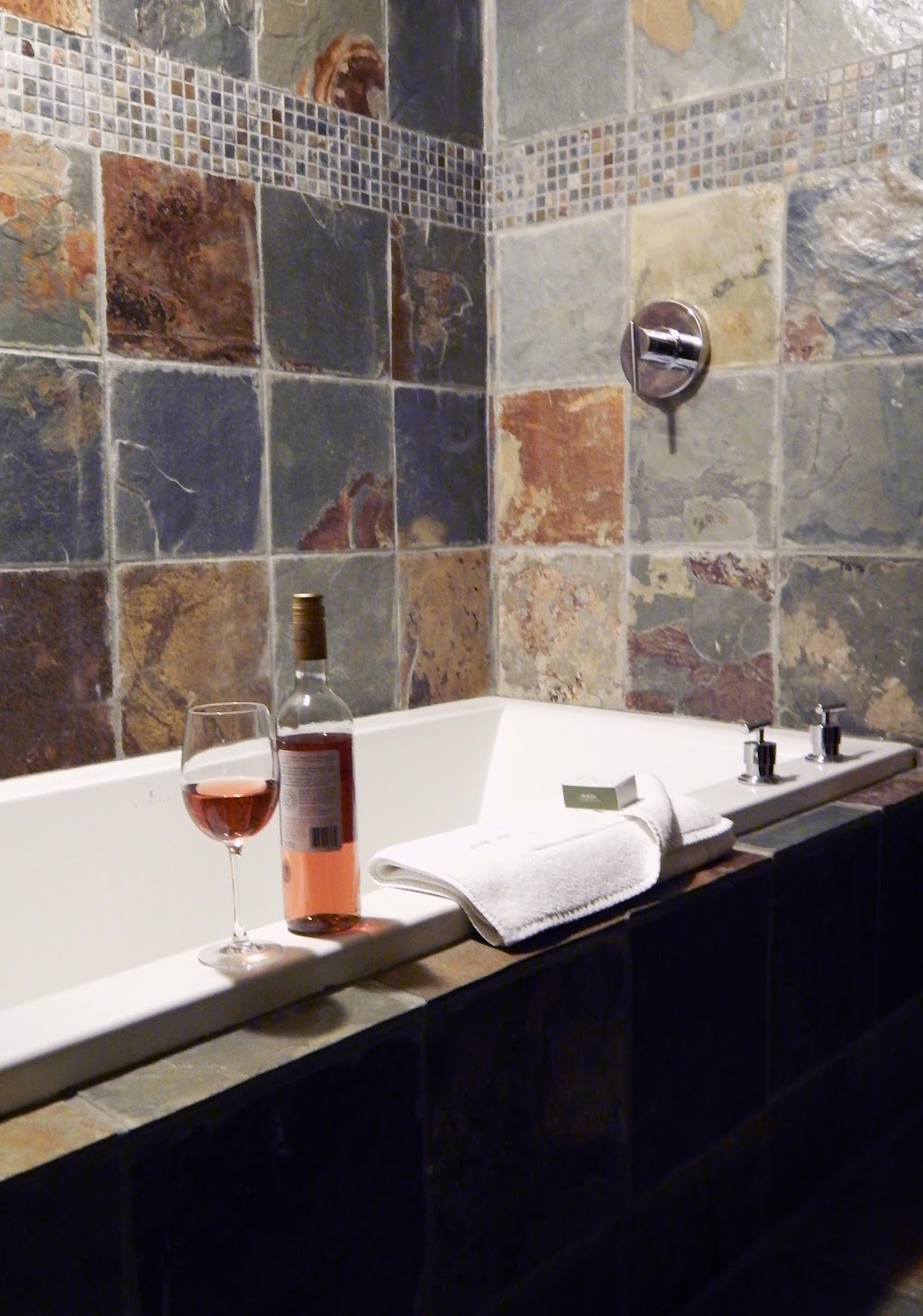 Silver Creek Lodge | 1818 Mountain Ave, Canmore, AB T1W 3M3, Canada | Phone: (403) 678-4242