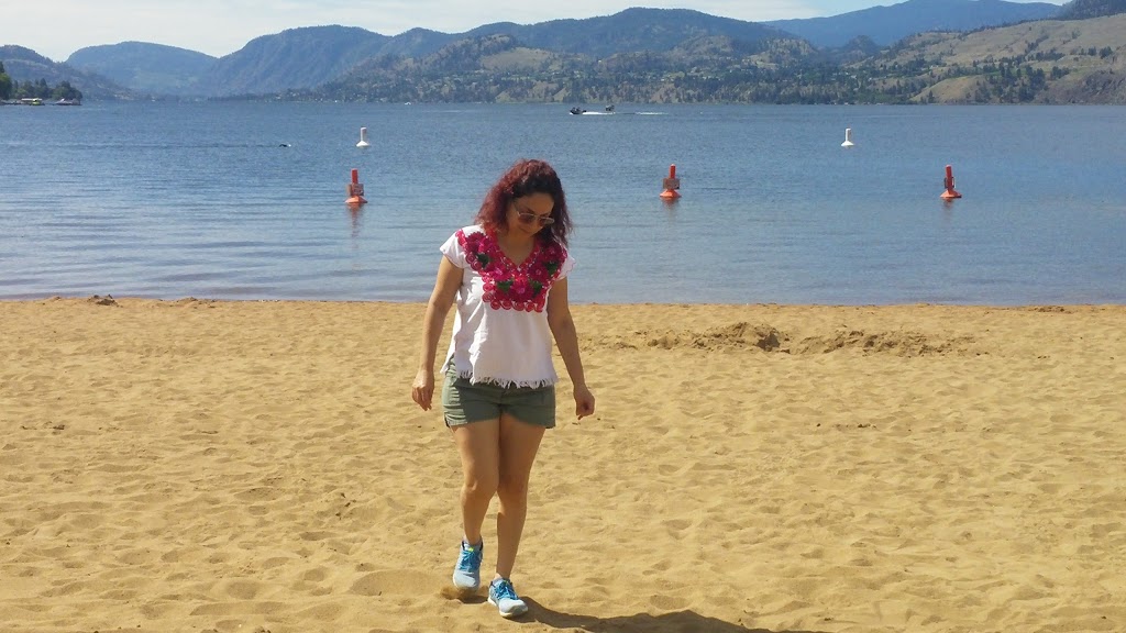 Okanagan Lake Park Dog Beach | 11-, 15 Ellis St, Penticton, BC V2A 4L4, Canada
