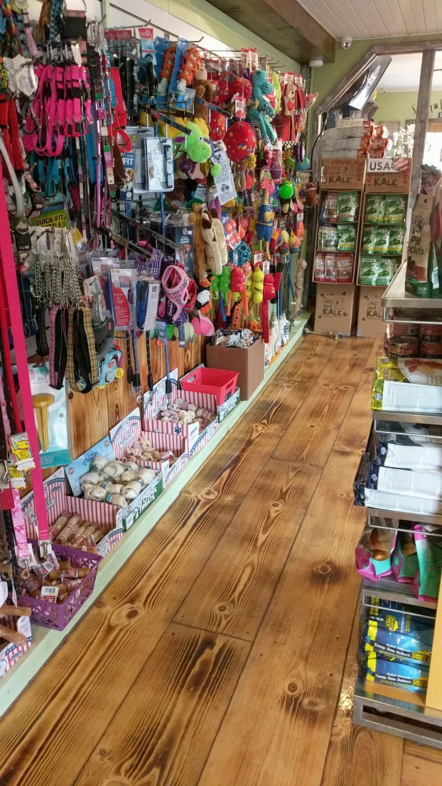 Lucys Dog House | 147 S Water St, Marine City, MI 48039, USA | Phone: (810) 765-5202