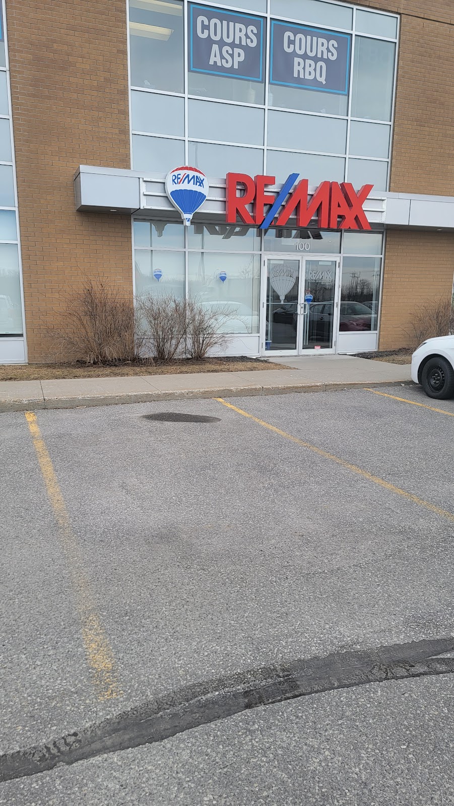 Meqdad Yazdani Courtier Immobilier | 21 boul de la, Bd de la Cité-des-Jeunes, Vaudreuil-Dorion, QC J7V 0N3, Canada | Phone: (514) 465-6112