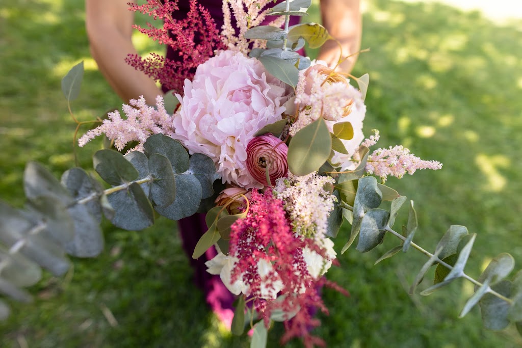 Elizabeth Watson Floral & Artisan Shop | 6980 Millbank Main St, Millbank, ON N0K 1L0, Canada | Phone: (519) 595-3928