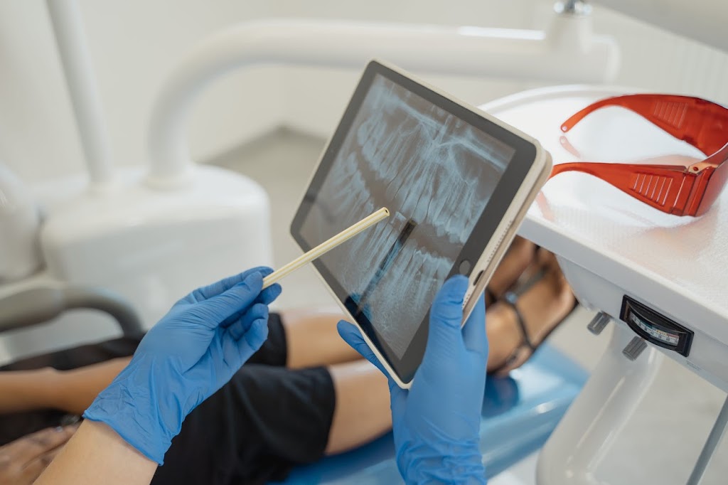 Dr. Viet Tran - Dentist | 9110 88 Ave NW, Edmonton, AB T6C 1M3, Canada | Phone: (780) 466-2161