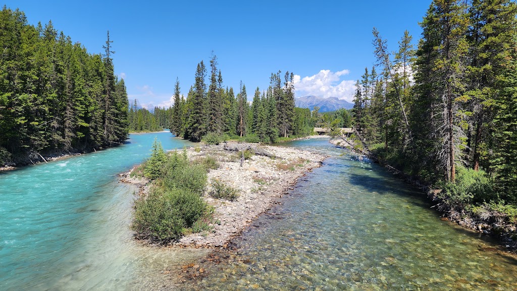 Lake Louise Visitor Centre | Samson Mall, 201 Village Rd, Lake Louise, AB T0L 1E0, Canada | Phone: (403) 762-8421