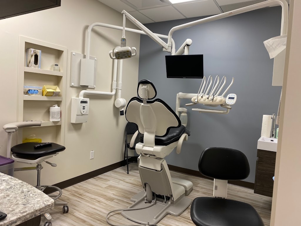 Appleway Dental Clinic At Village Mall (North) | 6320 Gaetz Ave #14, Red Deer, AB T4N 4C6, Canada | Phone: (403) 347-6306