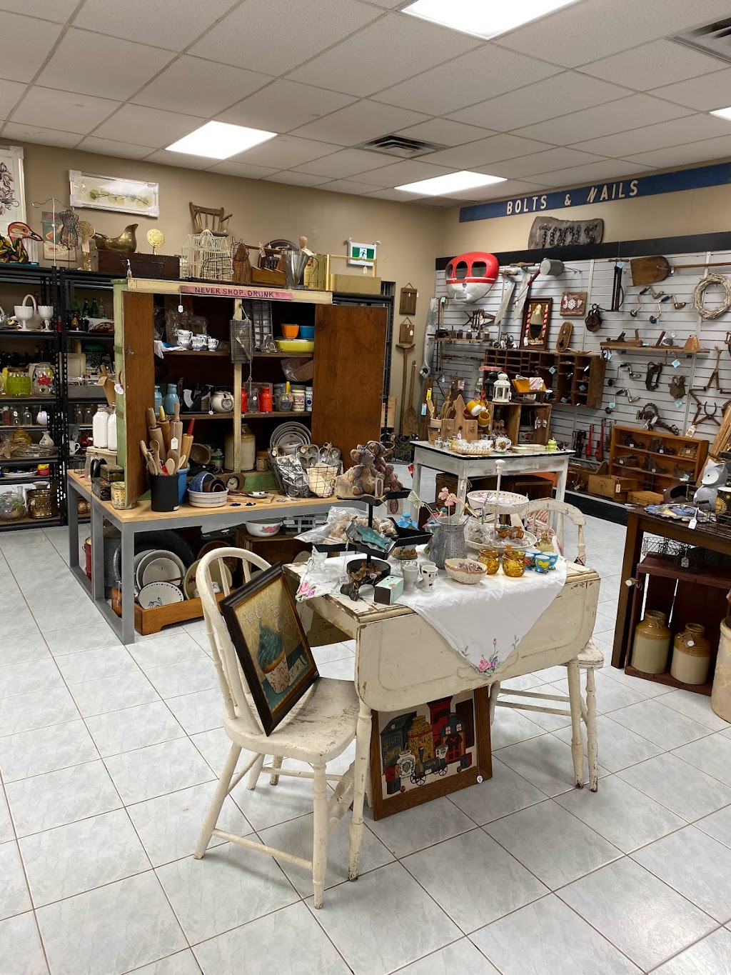Pickin’ Through The Past | 4008 Dundas St, London, ON N5V 5C6, Canada | Phone: (226) 927-3878