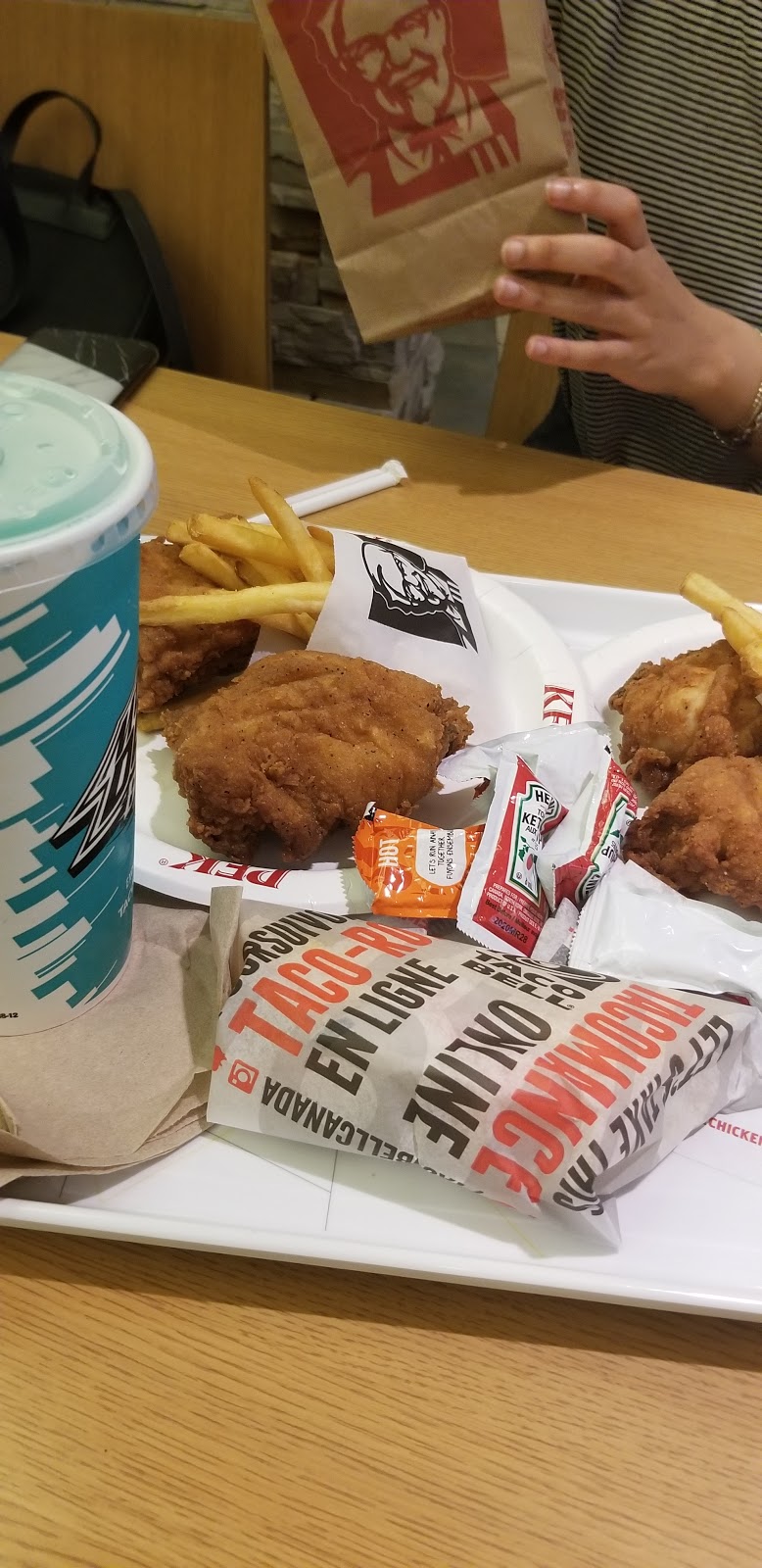 KFC | 999 Upper Wentworth St, Hamilton, ON L9A 4X5, Canada | Phone: (905) 318-6565