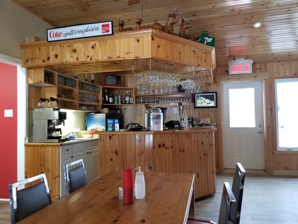 Rendez-Vous Du Chevreuil (Le) | 1931 Rue Principale, Duhamel, QC J0V 1G0, Canada | Phone: (819) 428-4242
