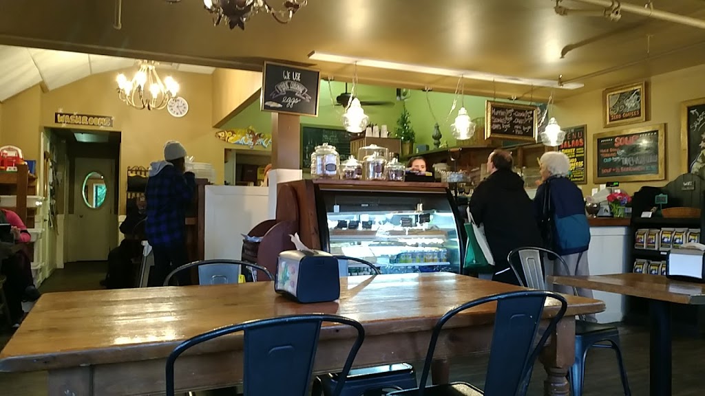 Black Bean Cafe | 467 Marine Dr, Gibsons, BC V0N 1V1, Canada | Phone: (604) 886-1716