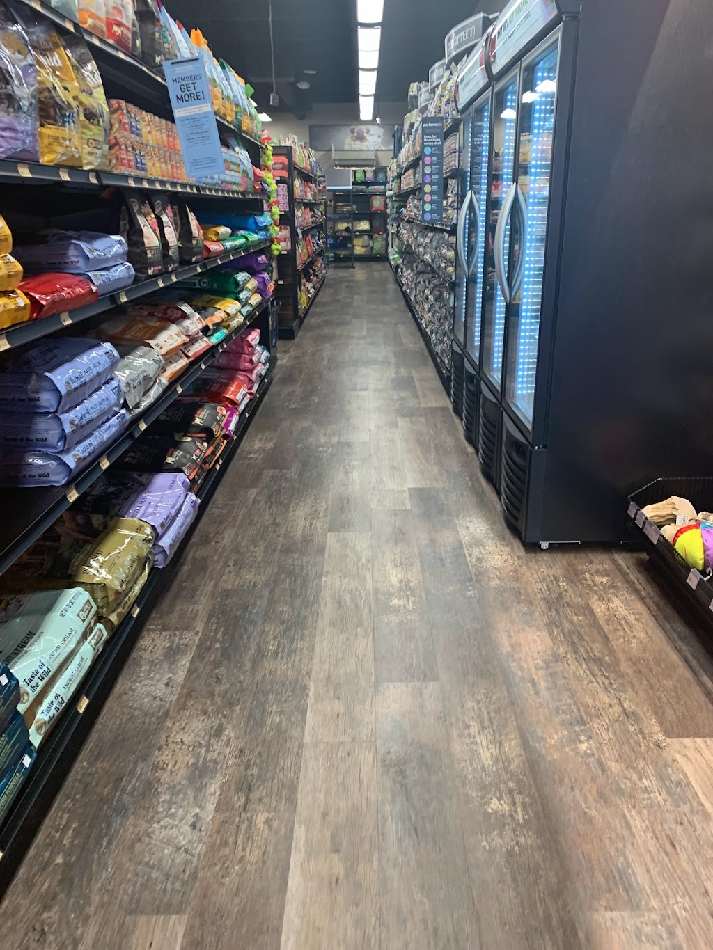 Pet Valu | 1658 Main St, Winnipeg, MB R2V 1Y9, Canada | Phone: (204) 334-4411