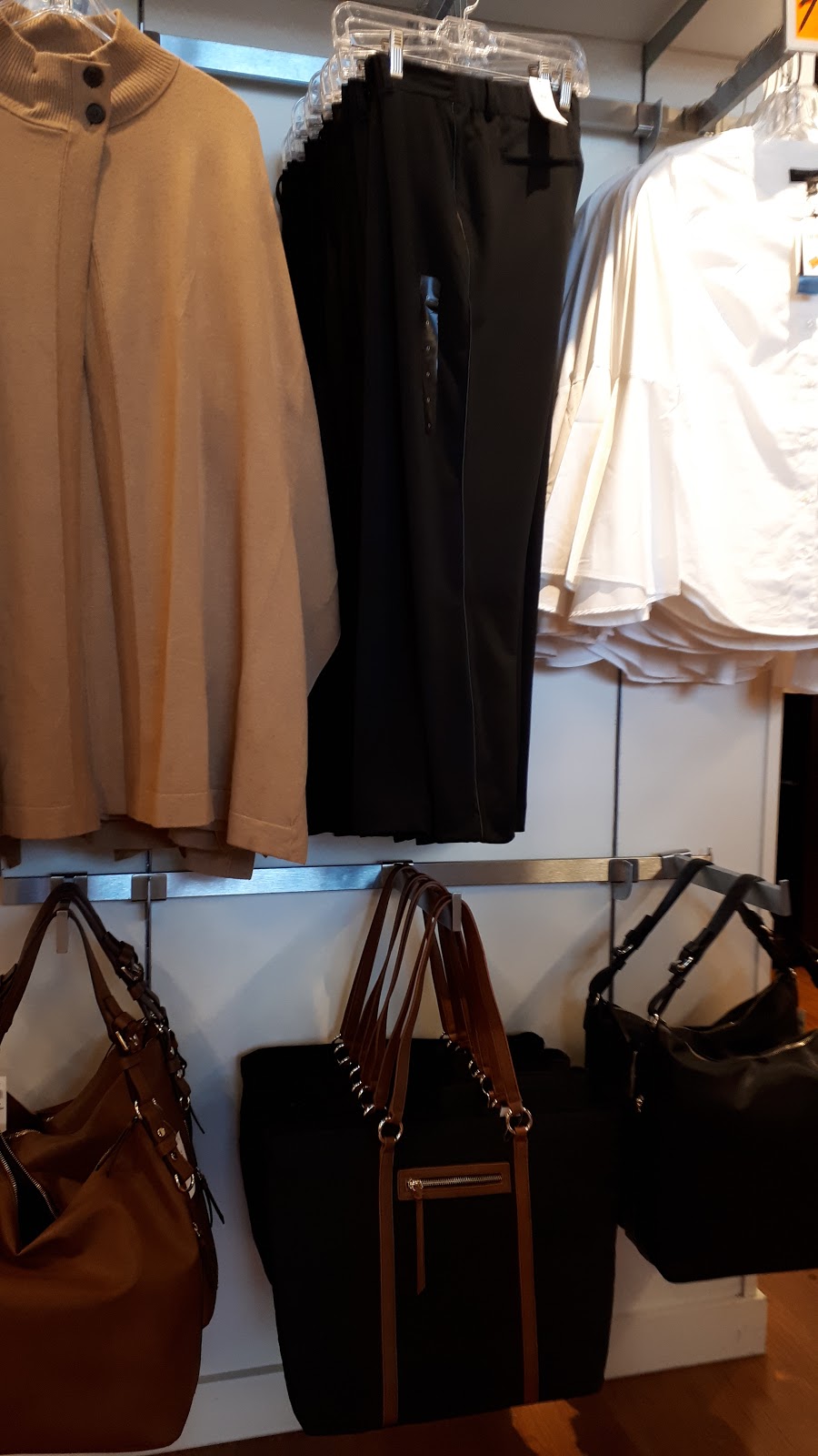Banana Republic Factory Store | 1230 Wellington Rd Ste #102, London, ON N6E 1M3, Canada | Phone: (519) 681-3485