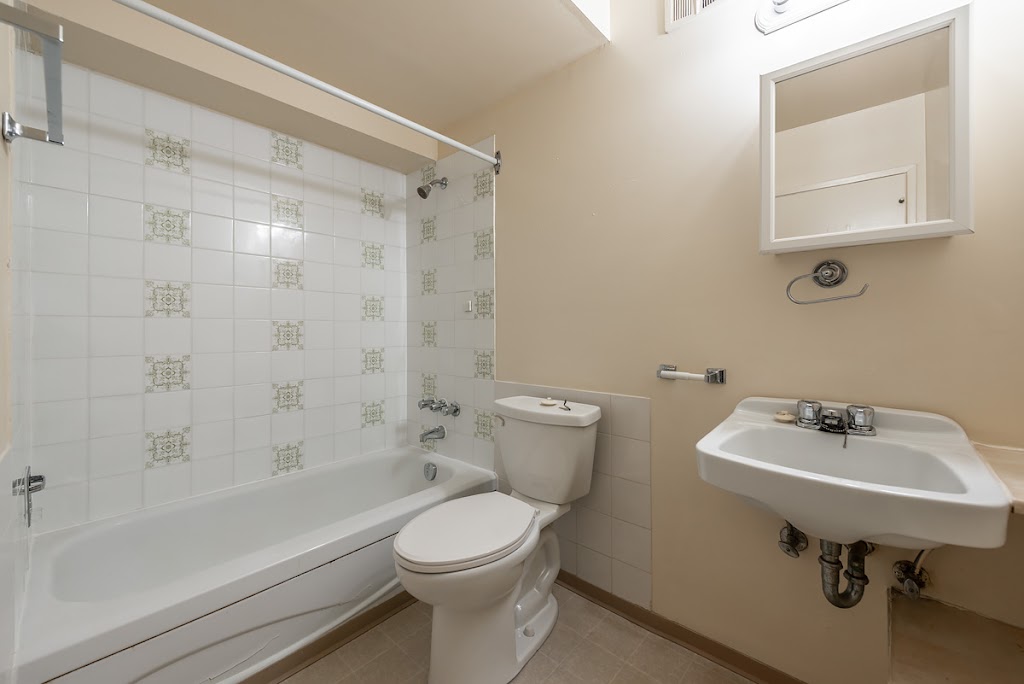 Gorge Vale Apartments | 1180 Colville Rd, Victoria, BC V9A 4P7, Canada | Phone: (250) 360-1983