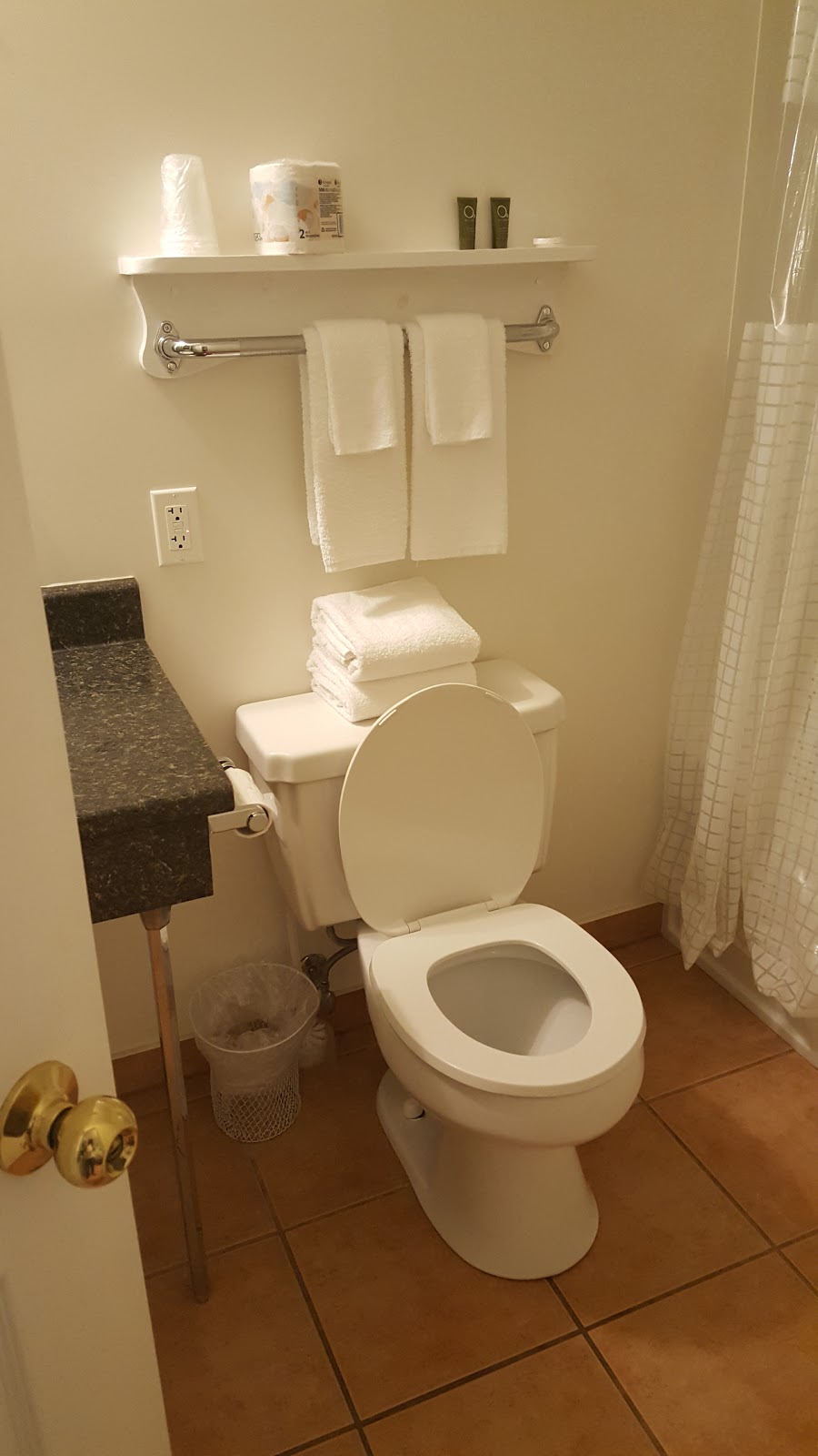 Bakers Lighthouse Motel | 802 Water St, Summerside, PE C1N 4J6, Canada | Phone: (902) 436-2992