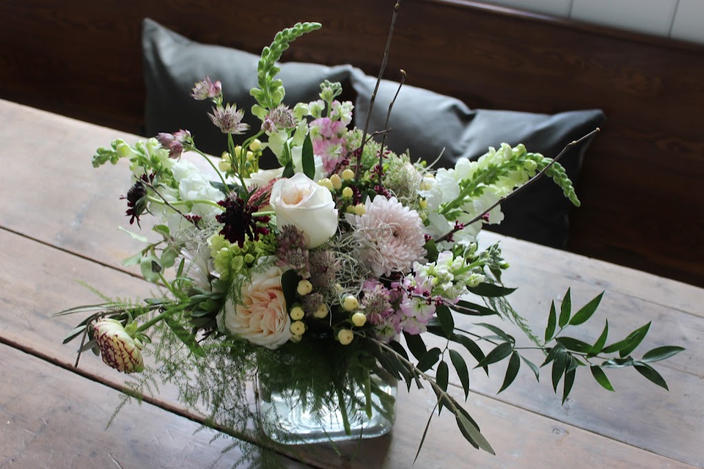 Fernhill Floral & Design Co. | 10810 Fernhill Dr, Denfield, ON N0M 1P0, Canada | Phone: (519) 639-4227