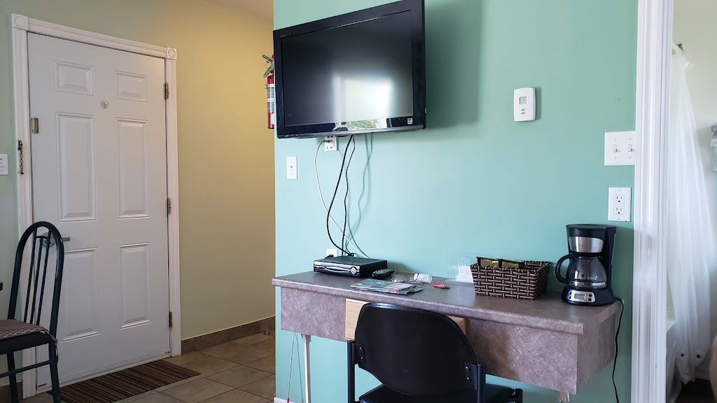 Bakers Lighthouse Motel | 802 Water St, Summerside, PE C1N 4J6, Canada | Phone: (902) 436-2992