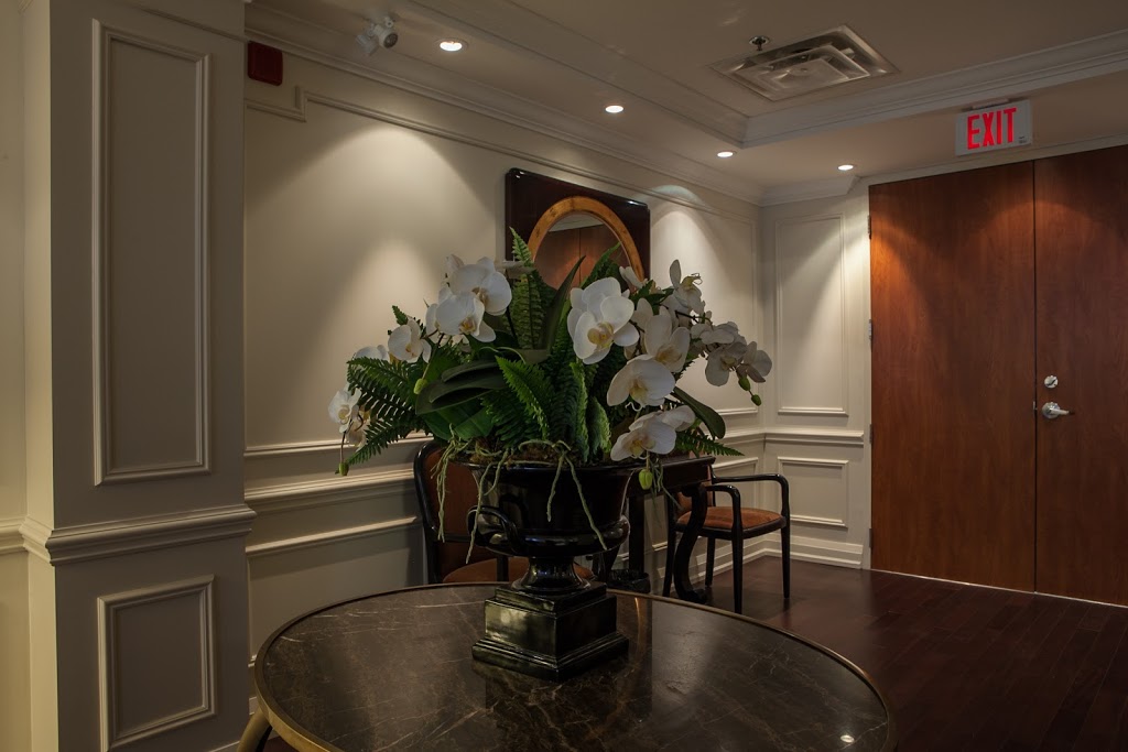Frances Ross Dentist | 790 Bay St, Toronto, ON M5G 1N8, Canada | Phone: (416) 924-0437
