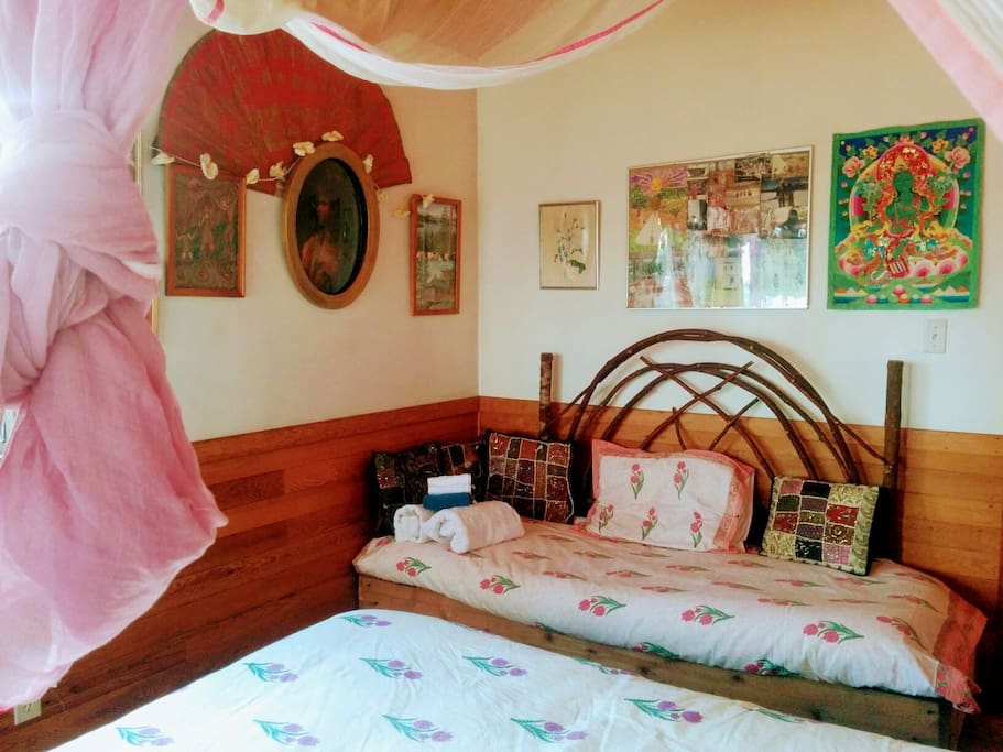 Cliff Pagoda Group Retreat | 2851 Montague Harbour Rd, Galiano Island, BC V0N 1P0, Canada | Phone: (250) 539-2260