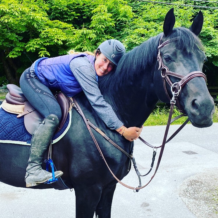 Pinecrest Stables | 7025 Macdonald St, Vancouver, BC V6N 1G2, Canada | Phone: (604) 220-2170