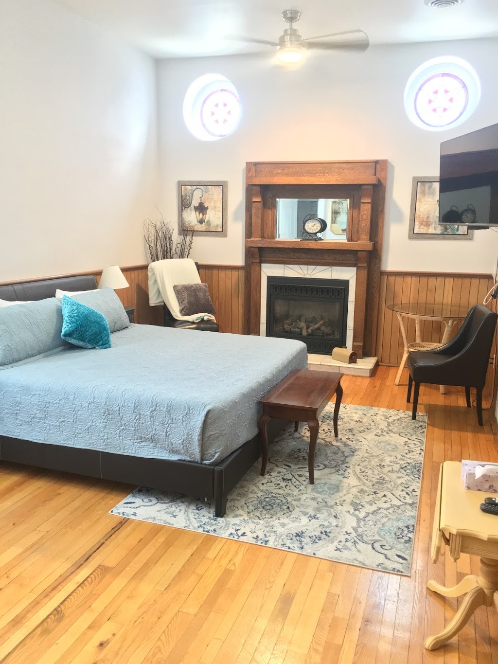 Solace On Turnberry Suites, Spa & Gift Shop | 439 Turnberry St, Brussels, ON N0G 1H0, Canada | Phone: (519) 887-9682