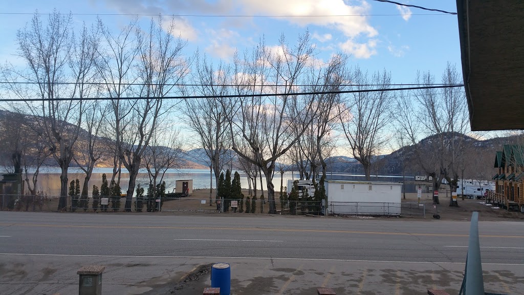 Lakeside Villa Inn & Suites | 4201 Skaha Lake Rd, Penticton, BC V2A 6J7, Canada | Phone: (250) 492-7111