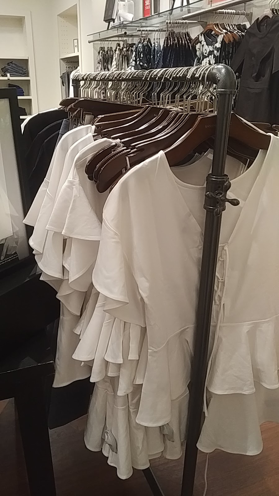 Banana Republic | 701 West Georgia Street D-62, D-63, D-64, Vancouver, BC V7Y 1A1, Canada | Phone: (604) 688-1630