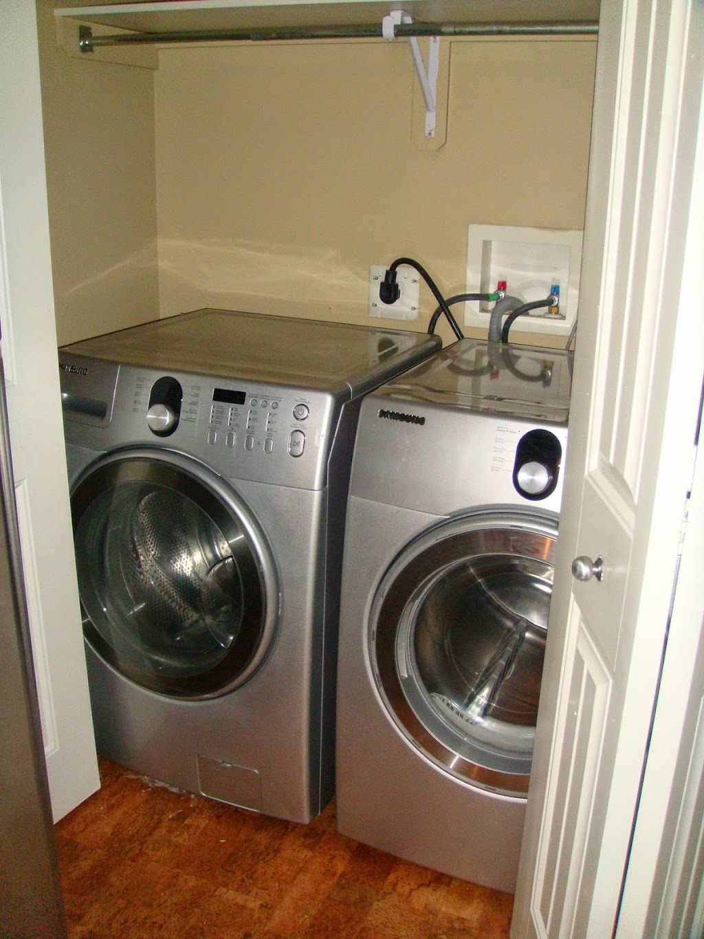 Olympic Suites | 223 Village Terrace SW #6, Calgary, AB T3H 2L4, Canada | Phone: (403) 355-5175