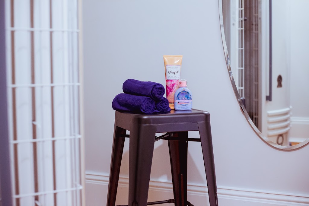 The Bronze Bar | 928 Queen St, Kincardine, ON N2Z 2Y2, Canada | Phone: (519) 396-7861