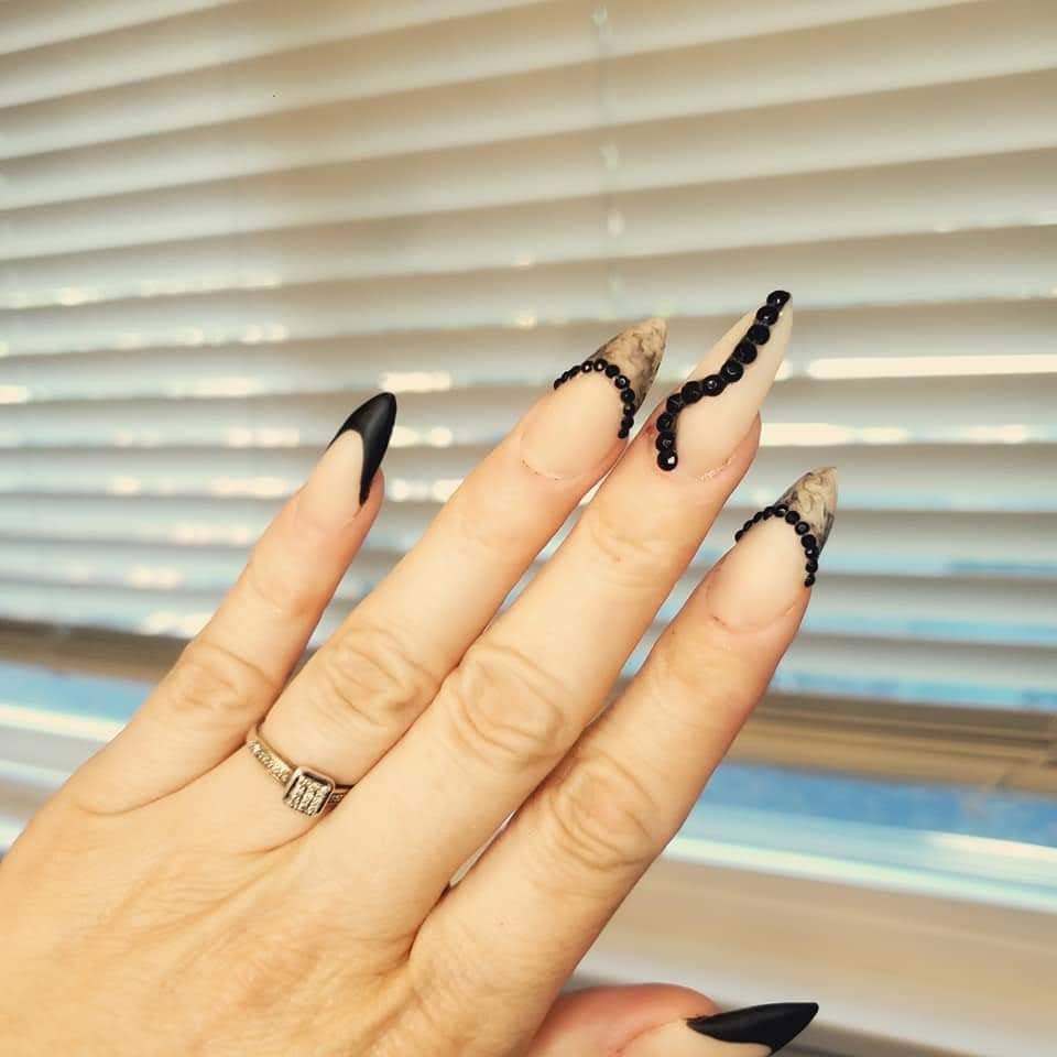 DeeLuxe Beauty Bar | 13847 79 Ave, Surrey, BC V3W 2Z1, Canada | Phone: (604) 355-0968