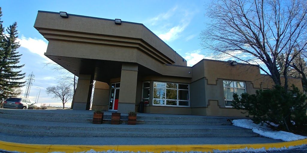 Broadcast Hill Community Center | 400 Village Gardens SW, Calgary, AB T3H 2L1, Canada