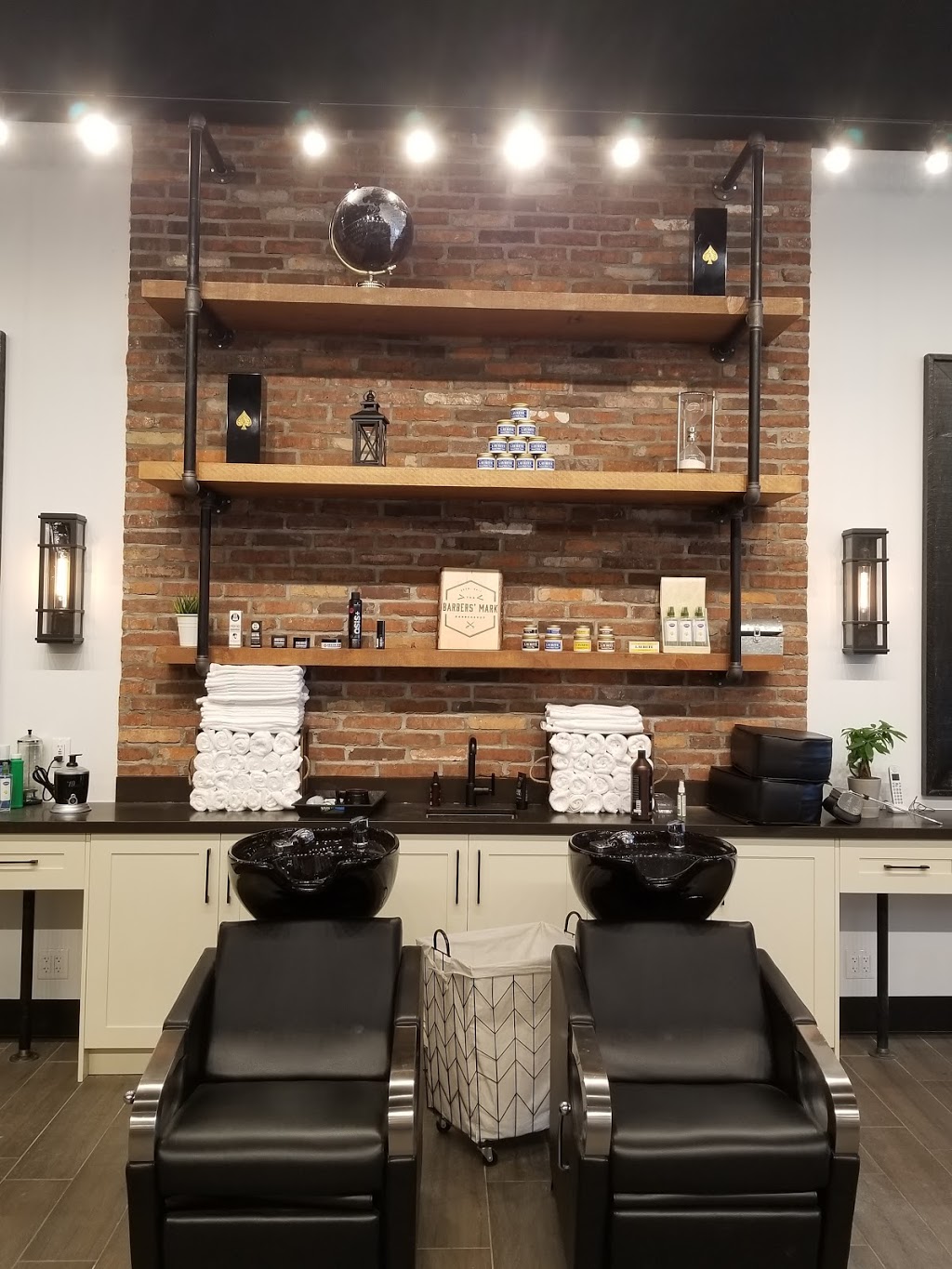 The Barbers’ Mark - Oakville | 217 Hays Blvd, Oakville, ON L6H 6M4, Canada | Phone: (905) 257-8883