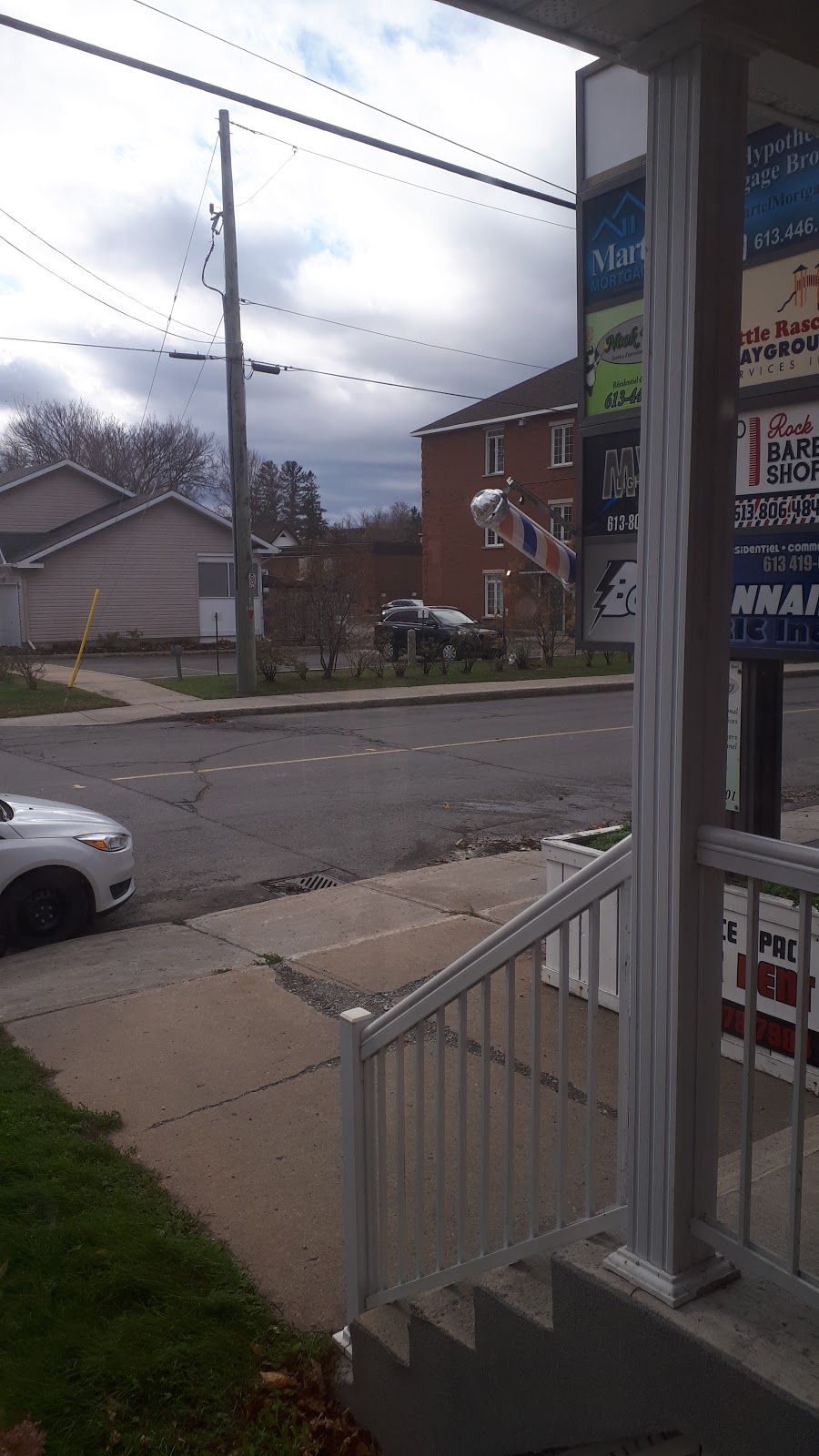 ROCK, L,Barber shop | 645 Edwards St, Rockland, ON K4K 1K2, Canada | Phone: (613) 806-4847