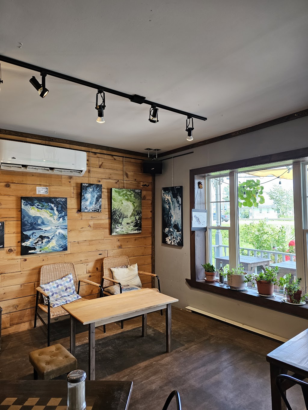 Kiboikoi | 319 QC-138, Les Escoumins, QC G0T 1K0, Canada | Phone: (581) 322-1221