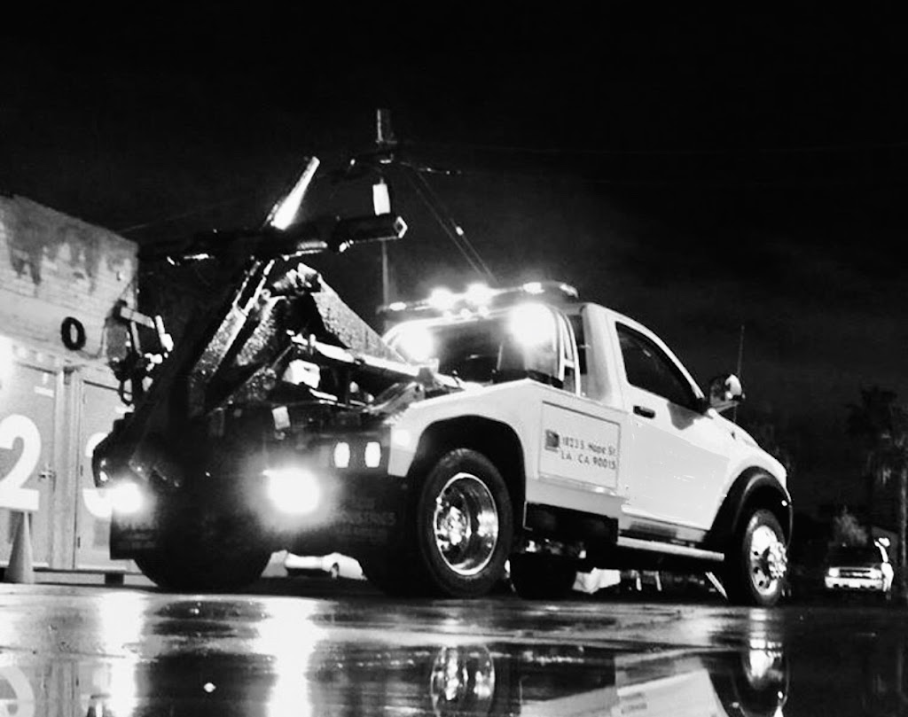 TOWING TOW TRUCK / Cartierville / DDO / Pierrefonds / | CP 99502, Boul Gouin O, Montréal, QC H4J 2R7, Canada | Phone: (514) 316-0177