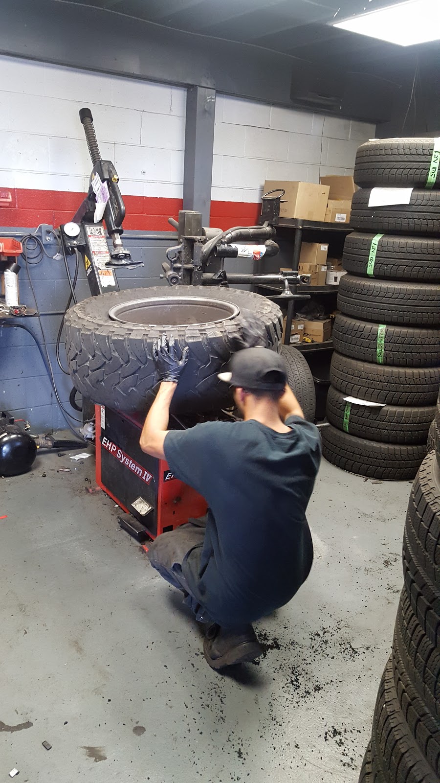 Superior Tire & Auto | 777 Dundas St W, Mississauga, ON L5C 4P6, Canada | Phone: (905) 949-8473