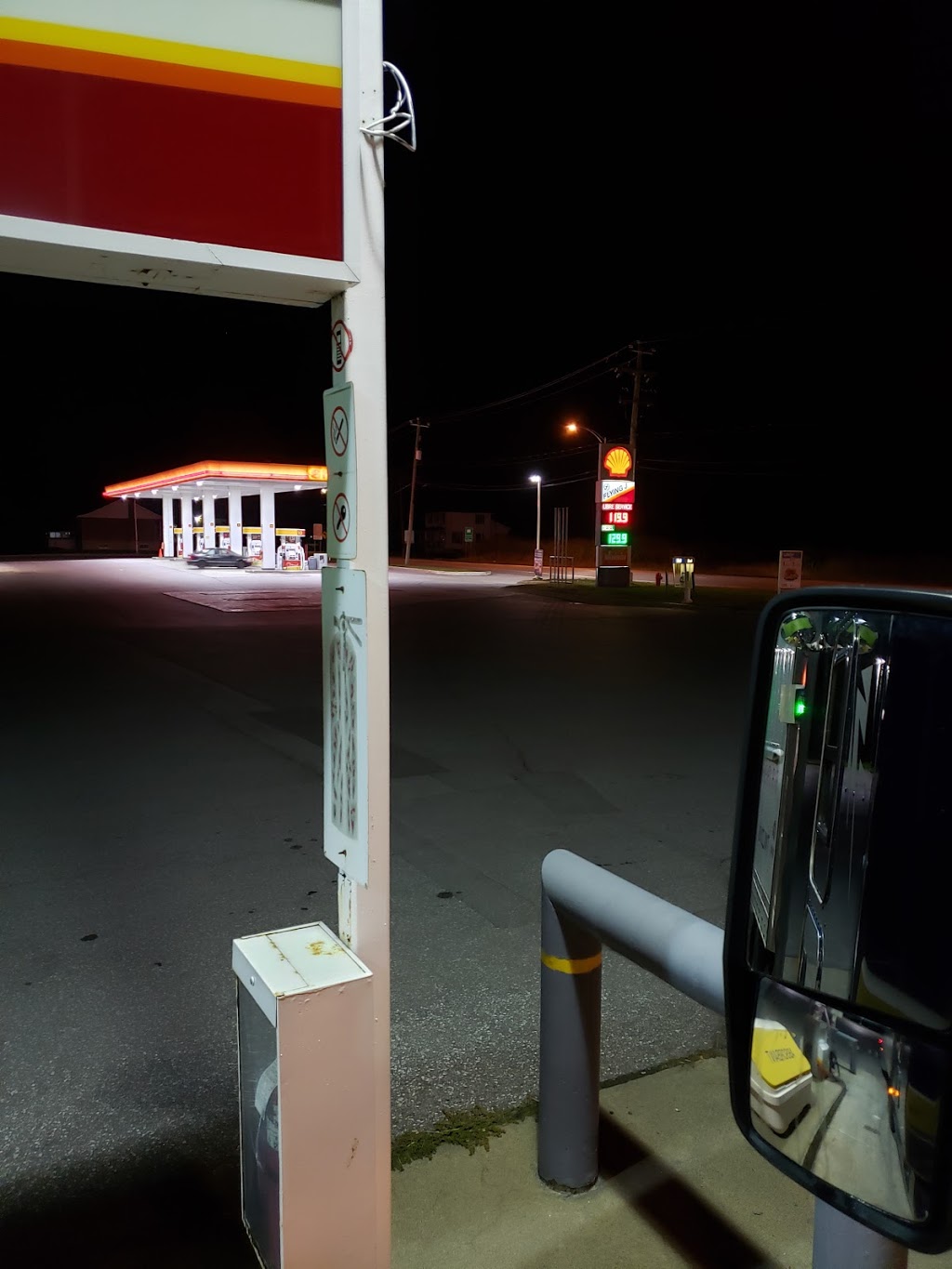 Flying J | 1181 Avenue Gilles Villeneuve, Berthierville, QC J0K 1A0, Canada | Phone: (450) 836-6581