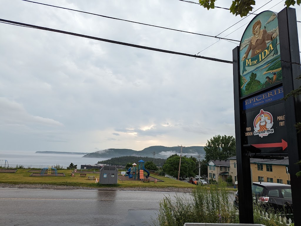 Epicerie Lavoie | 275 Rue des Pionniers, Tadoussac, QC G0T 2A0, Canada | Phone: (418) 235-4315