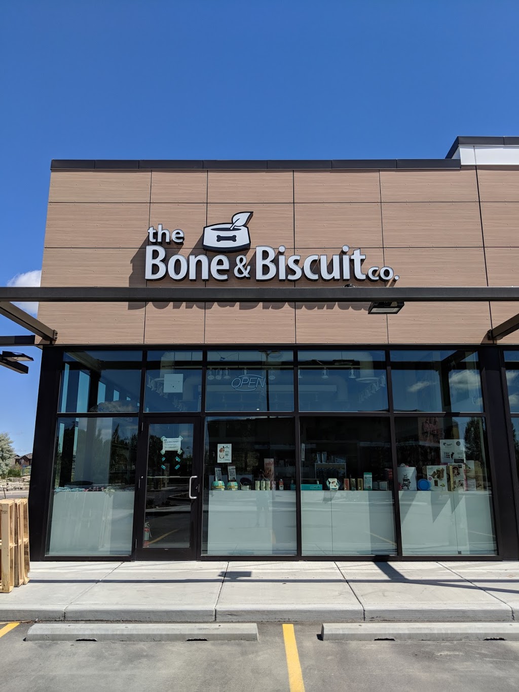 The Bone & Biscuit Co. | 1625 210 Ave SE #118, Calgary, AB T2X 4K8, Canada | Phone: (587) 625-0804