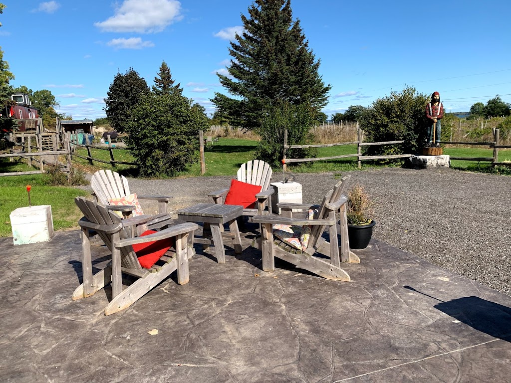 Thirty-Three Vines Inc | 9261 Hwy 33, Greater Napanee, ON K7R 3K7, Canada | Phone: (613) 373-0303