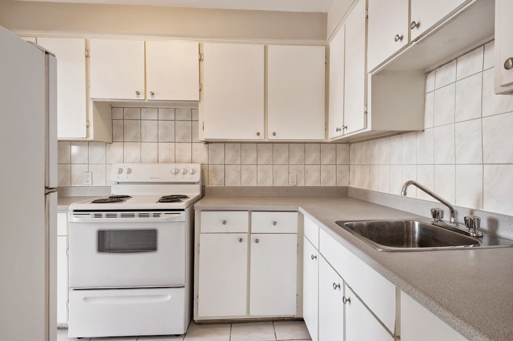 Place Kingsley - CLV Group | 5550 Av. Trent, Côte Saint-Luc, QC H4W 2B9, Canada | Phone: (438) 476-2316