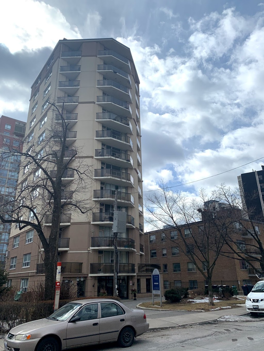 171 Erskine Apartments | 171 Erskine Ave, Toronto, ON M4P 1Y8, Canada | Phone: (647) 989-3152