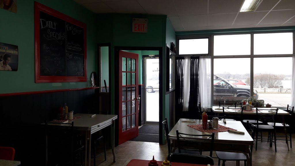 Retro Grill | 4352 St Clair Pkwy, Port Lambton, ON N0P 2B0, Canada | Phone: (519) 677-1515