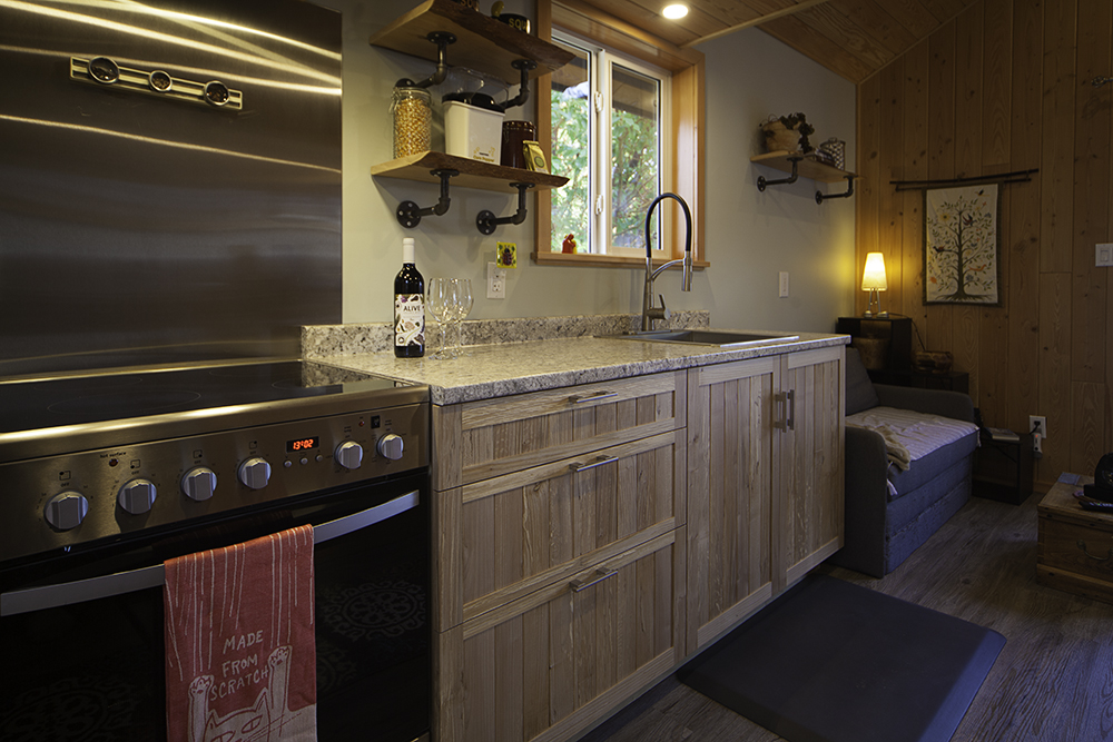 BJs On The Beach Texada Luxury Guesthouse | 4694 Sanderson Rd, Gillies Bay, BC V0N 1W0, Canada | Phone: (604) 414-4731