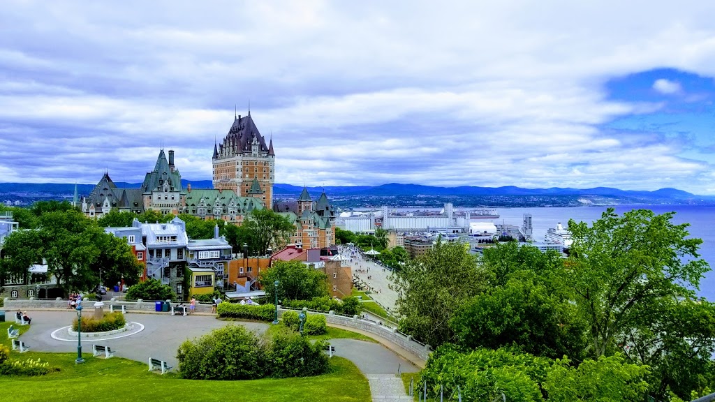 Pierre-Dugua-De-Mons Terrace | Parc des Champs de Bataille, Avenue Saint-Denis, Québec, QC G1R 4N2, Canada | Phone: (418) 649-6157