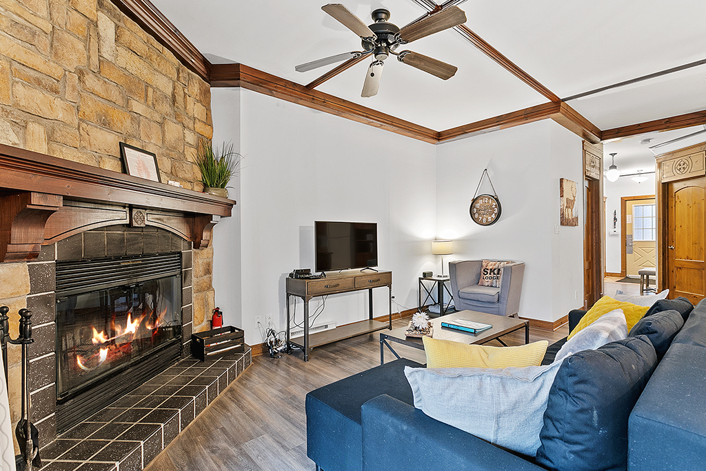 Le Manoir 106-5 by Escapades Tremblant | 5-106 Chemin des Quatre-Sommets, Mont-Tremblant, QC J8E 1C6, Canada | Phone: (877) 352-6626
