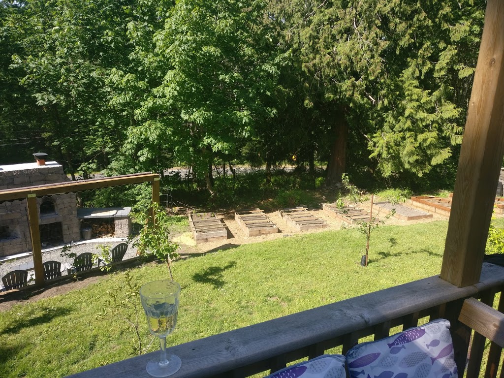 Curious Crow Bed and Breakfast | 230 Woodland Dr, Salt Spring Island, BC V8K 1K2, Canada | Phone: (844) 288-2769