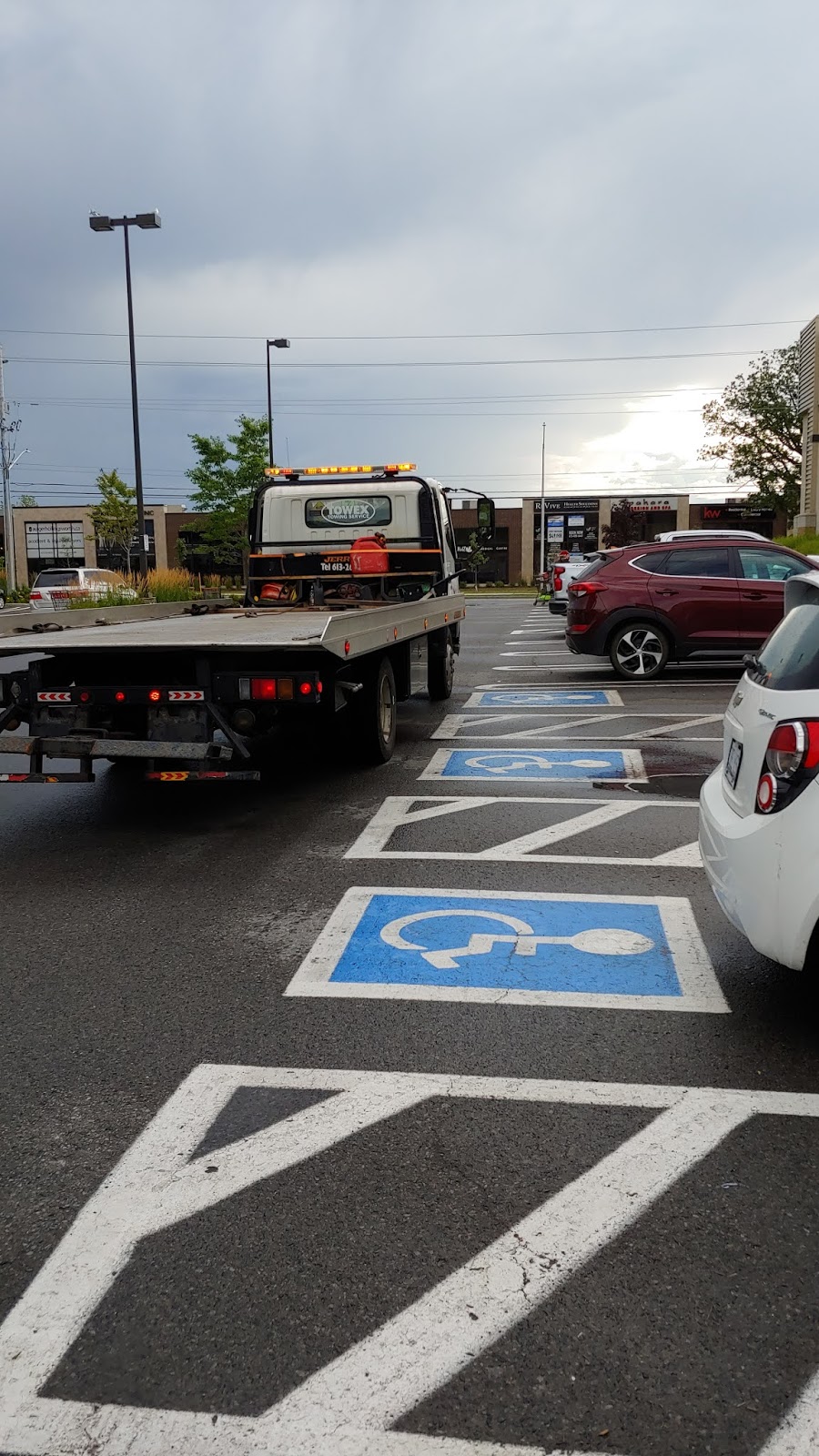 Towex Towing Service | 1402 Lowen Dr, Gloucester, ON K1V 1H3, Canada | Phone: (613) 260-1190