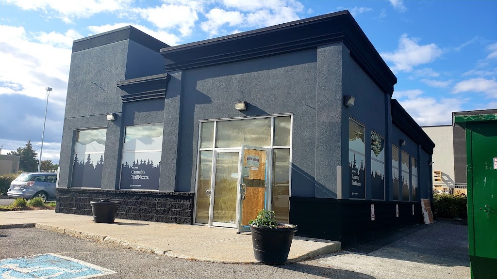 Spiritleaf | Crossroads | Cannabis Store | 529 W Hunt Club Rd, Nepean, ON K2G 5W5, Canada | Phone: (613) 519-9333