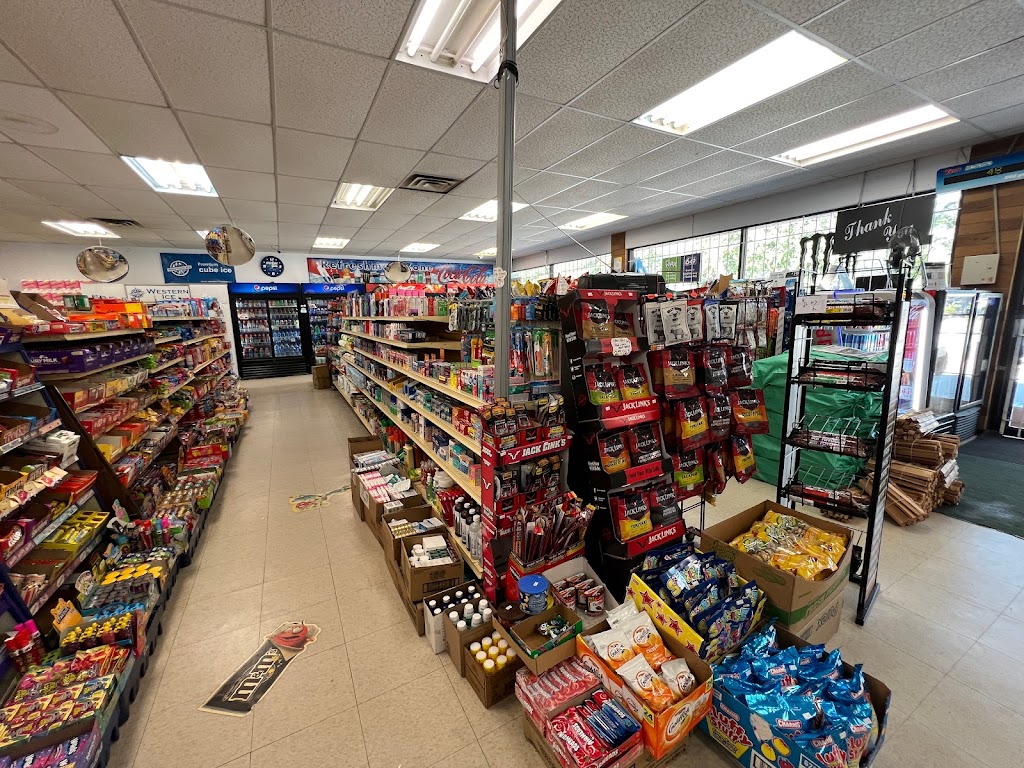Cultus Lake Superette | 1-4125 Columbia Valley Rd, Cultus Lake, BC V2R 4Y1, Canada | Phone: (604) 858-6410